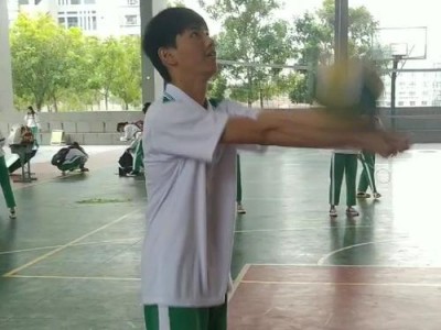 掌握排球三人移动传球的要领（高效传球关键技巧以及团队合作的重要性）