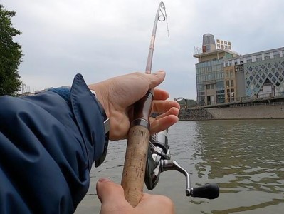 夜晚使用路亚竿钓鱼的技巧（提升钓鱼成功率的关键技巧及注意事项）