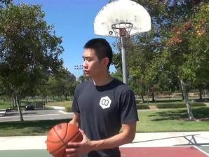 如何有效进行篮球防守？（掌握关键技巧，提高防守能力）