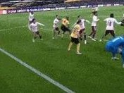 近距离足球技巧（打造出色的足球技术，成为场上的明星）