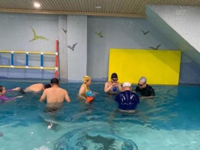 亲子游泳换气技巧教学（培养孩子呼吸顺畅的关键，从亲子游泳开始）