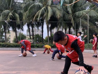 贴身防守（如何有效地贴身防守对手，提高篮球防守水平）