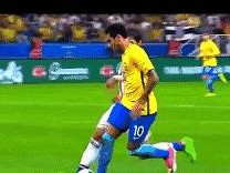 内马尔的足球打法技巧（揭秘内马尔的独特脚法，提升你的足球水平）