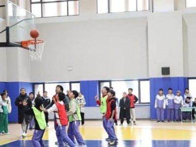 打好篮球比赛防守的基础，从初中开始（初中生篮球比赛防守教学，提升防守技巧的关键）