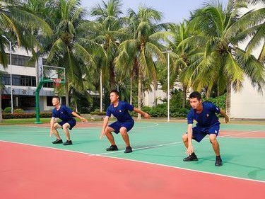 青少年篮球防守步伐训练（掌握正确的步法，成为优秀的篮球防守者）