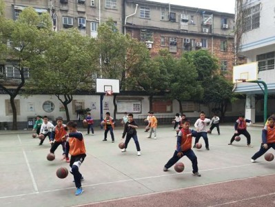 小学生篮球防守动作要领（提高篮球防守能力的关键技巧）