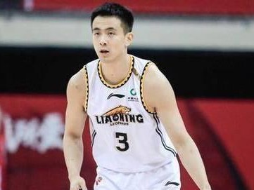 篮球防守延续性的重要性与技巧（如何保持稳定的防守表现，掌握篮球比赛的主动权）