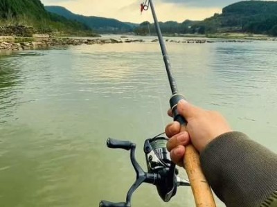 探索路亚钓鱼比赛的魅力（挑战性与技巧相结合，路亚钓鱼比赛让你爱上钓鱼运动）