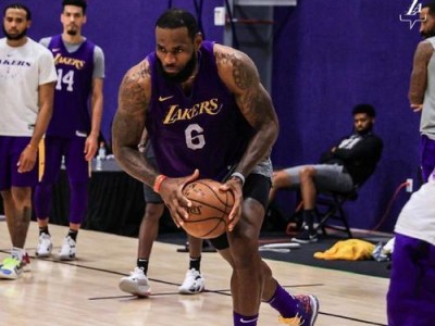 NBA本赛季小前锋排行榜（探索本赛季小前锋位置的最佳球员，揭秘他们的壮举和独特技能）