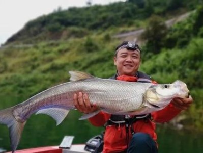 河边路亚钓鱼技巧与心得（探索河边路亚钓鱼新趋势，享受垂钓乐趣）