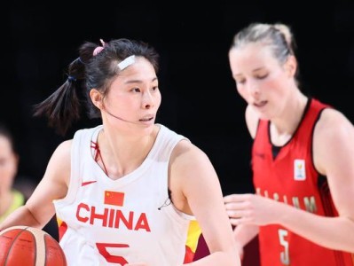 女子篮球（解析女子篮球中的进攻与防守策略）