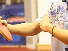 掌握左手横打技巧提升乒乓球水平（左手横打技巧教学，让你成为乒乓球高手）