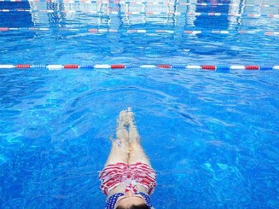 山地车美女游泳换气技巧（轻松掌握的关键步骤，让你游得更好！）