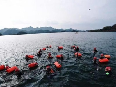 海里游泳（挑战极限，超越自我，享受无尽的海洋旅程）