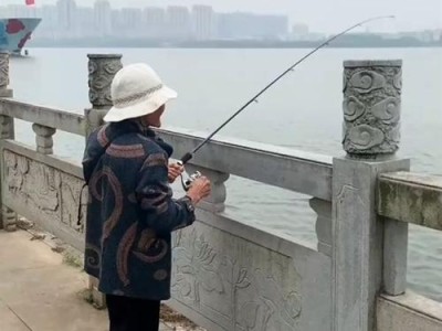 挑战路亚钓法，与朋友一决高下！（携手竞技，共创难忘的钓鱼之旅）