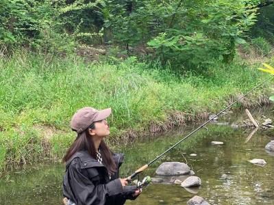 路亚钓鱼女生博主的钓鱼经验分享（揭秘钓鱼女生博主的技巧和心得体会）