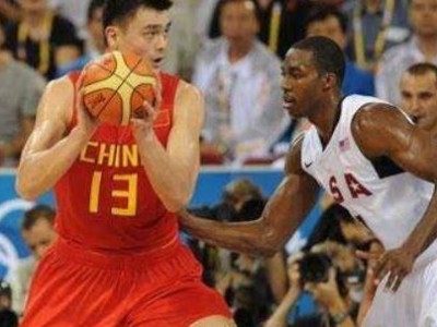 篮球中锋的防守艺术（揭秘中锋在篮球比赛中的重要防守角色与策略）