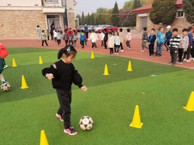 女生学习足球踢球技巧的秘诀（让女生在足球领域中大放异彩的关键技巧）