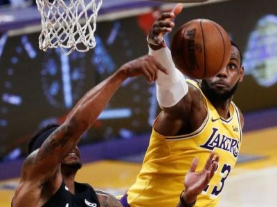 NBA历史篮板排行榜前十位的巨人们（揭秘篮球历史上最具统治力的篮板高手）