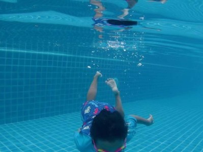 游泳小技巧（掌握这些关键技巧，让你成为游泳达人）